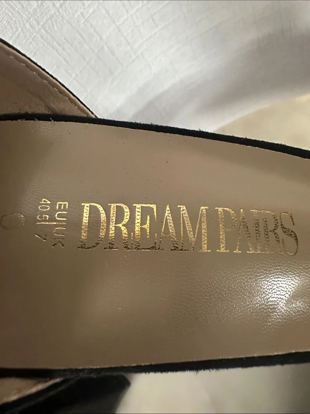 Dream Pairs suede pumps NWOT